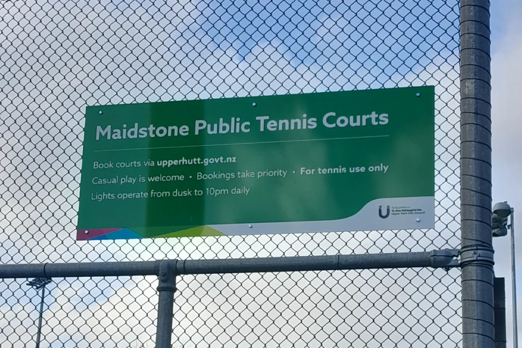 Maidstone Park Tennis Sign's
